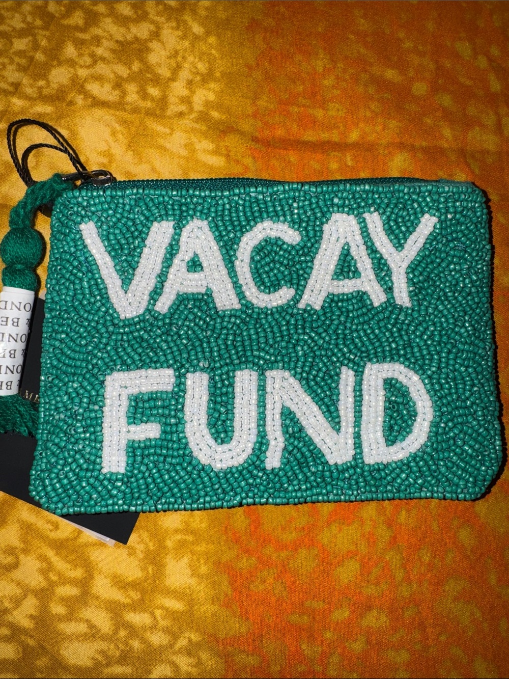 💚NWT Green 'VACAY FUND' Beaded Wristlet Pouch💚